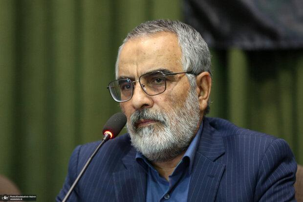 توضیح محمدعلی انصاری درباره عدم حضور سیدحسن خمینی در صف اول نماز بر پیکر رهبر شهید