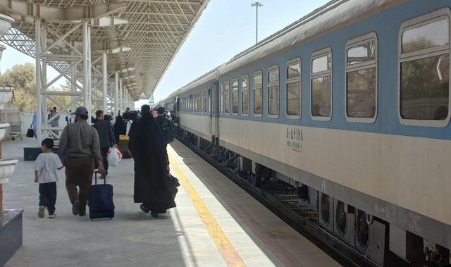 اعزام سومین قطار کاروان‌های عزادار از زاهدان به تهران و قم/ تمهیدات ویژه راه‌آهن تا ۱۸ تیرماه ادامه دارد