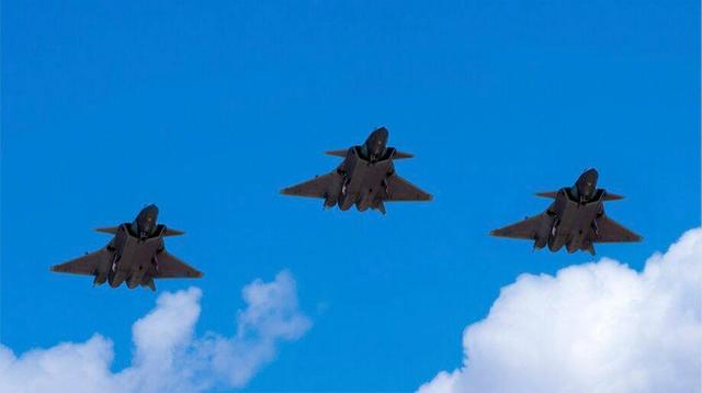 آسمان جهان در تسخیر ۵۰۰ تا ۶۰۰ جنگنده نسل پنجم چینی است؛ رقابت نزدیک با F-35 آمریکا