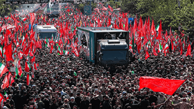 دریای عزاداران در تشییع رهبر ایران؛ پیام به آمریکا: جنگ نتوانست ایران را بشکند