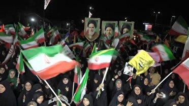 شیرازی ها در شب ۱۲۸ به تجدید بیعت با امام خامنهای پرداختند