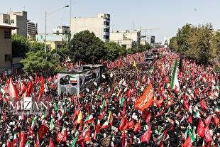 یک کوه سفر کرد از این شهر
