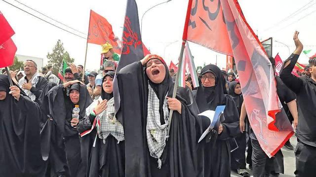 فیلم| اشک بی‌پایانِ عاشقان در فراق رهبر شهید انقلاب
