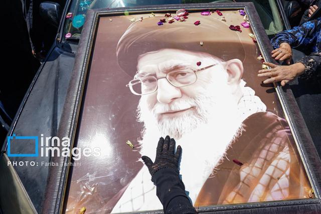 مستندسازان حماسه وداع با رهبر شهید در مشهد را به تصویر می‌کشند