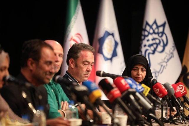 چهره‌های بین‌المللی رسانه، بازتاب جهانی تشییع و جنگ روایت‌ها را بررسی کردند