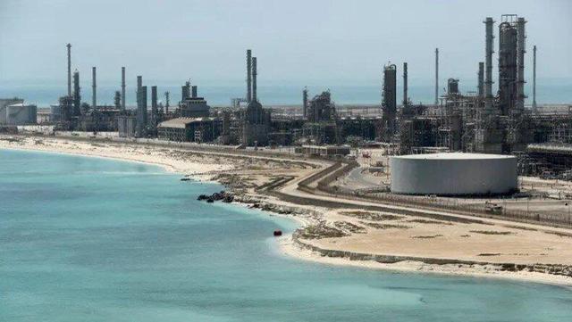 چرا عربستان قیمت نفت را پایین آورد؟