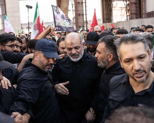 موتورسواری فرمانده سپاه در خیابان‌های اطراف مصلی + تصاویر