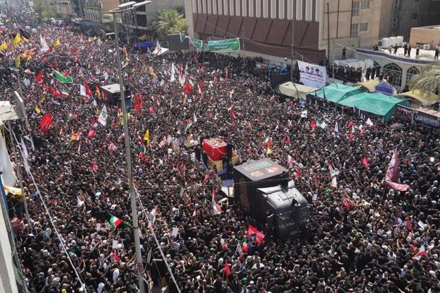 کربلا آماده یک بدرقه تاریخی؛ پیکر رهبرشهید وارد کربلا شد