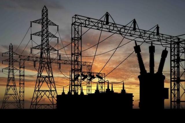 خروج خطوط برق کویت از مدار در پی اصابت ترکش های پهپاد