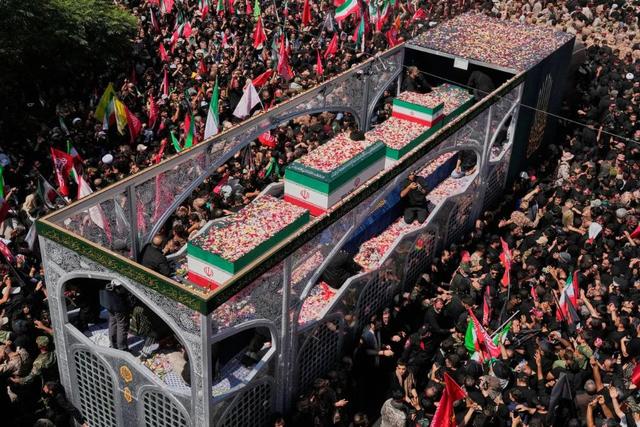 تحلیلگران: ترامپ پس از تشییع میلیونی رهبر شهید احساس شکست می کند