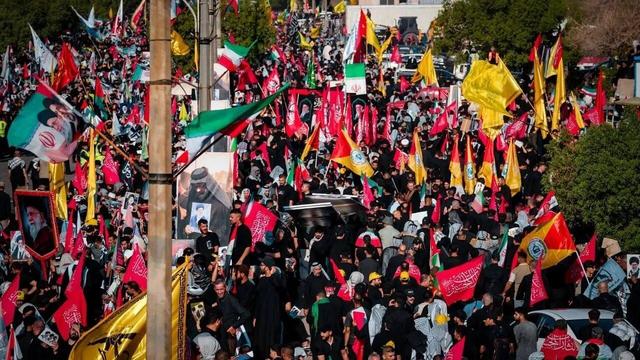 ببینید | نظم خاص در تشییع پیکر رهبر شهید انقلاب در کربلای معلی