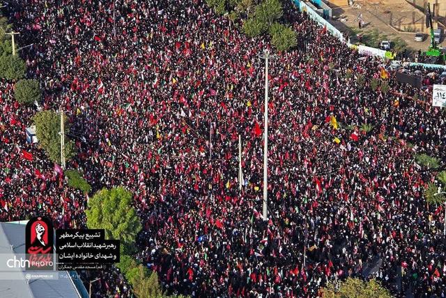 تصاویر هوایی از «بدرقه آقای شهید ایران» در میان جمعیت عظیم مردم قم در مسجد مقدس جمکران