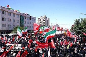 چشم انتظاری مردم مشهد برای رسیدن پیکر مطهر رهبر شهید انقلاب