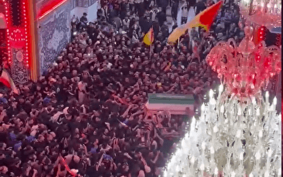 لحظات باشکوهی از تشییع پیکر رهبر شهید انقلاب اسلامی در حرم مطهر و نورانی امام حسین علیه‌السلام