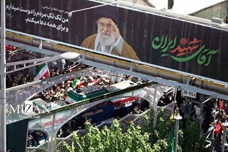 یار خراسانی به سوی معشوق آمد؛ هواپیمای حامل پیکر مطهر رهبر شهید انقلاب و خانواده ایشان وارد فرودگاه مشهد شد