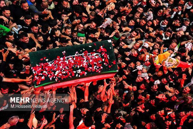 چه کسی بر پیکر رهبر شهید انقلاب در حرم رضوی نماز می خواند؟