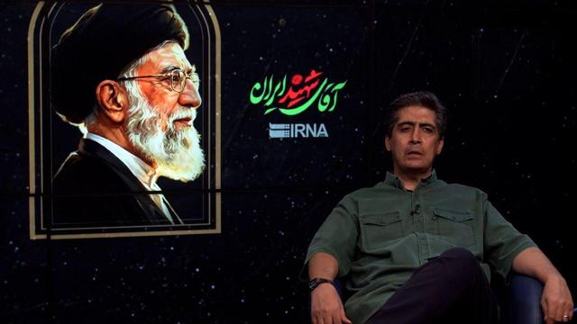 رهبر شهید صبورانه قصه ادبیات کودک را شنیدند+فیلم