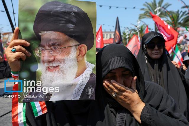 هم‌نوایی مردم اراک با کاروان رهبر شهید در بدرقه تا بهشت + فیلم