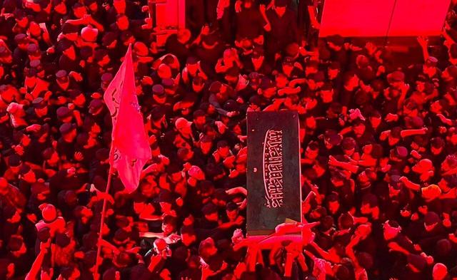 پیکر مطهر امام شهید وارد حرم امام حسین (ع) شد + فیلم