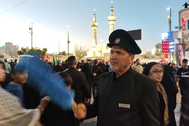 فیلم| خادمان امام رضا(ع)؛ میزبان زائران، دلتنگ رهبر شهید