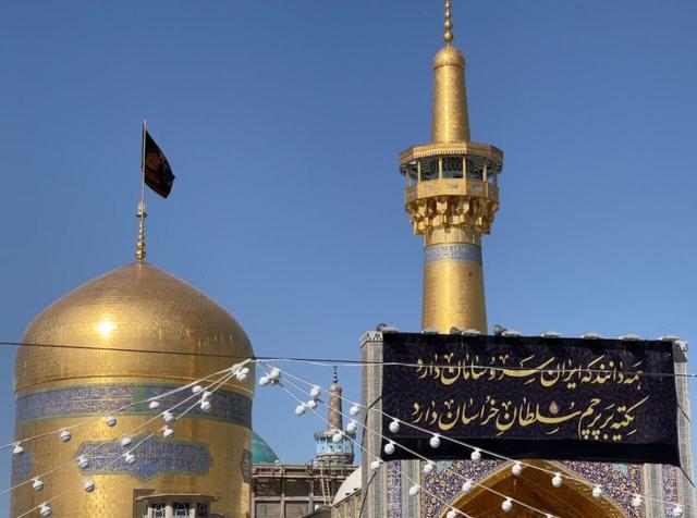 تکمیل ظرفیت حرم مطهر امام رضا(ع)؛ مردم برای نماز به این نقاط مراجعه کنند