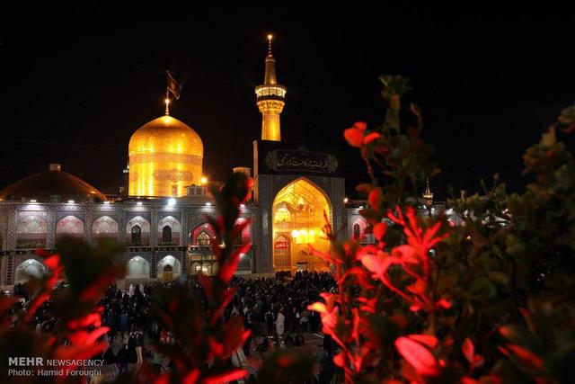 ببینید | تشرف زائران عزادار به رواق دارالذکر برای زیارت مزار مطهر رهبر شهید انقلاب اسلامی