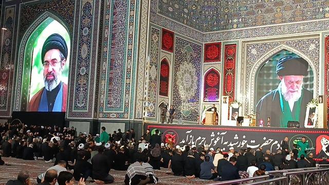 فیلم| قرائت پیام رهبر معظم انقلاب به مناسبت تشییع و تدفین آقای شهید ایران در حرم مطهر رضوی