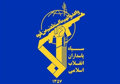سپاه: یک فروند کشتی متخلف مورد اصابت شلیک اخطار قرار گرفت