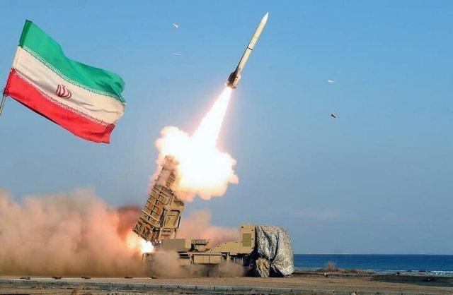 پرسش مهم خبرگزاری اصولگرا: لانچر جنگ شناختی دست کیست؟/ مأموریت همه ما امروز شلیک موشک نیست بلکه...
