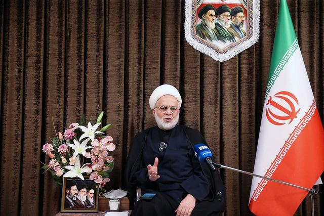 قدرت ولایی برخلاف قدرت استکباری، ابزار اصلاح جامعه و خدمت تا پای جان است