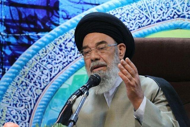 امام جمعه اصفهان: حضور مردم در مراسم تشییع پیکر رهبر شهید نشانه‌ای از عزت الهی بود