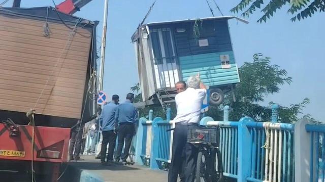 دادستان انزلی: جمع‌آوری دکه‌های پل غازیان در راستای ساماندهی شهری و اجرای قانون انجام شد