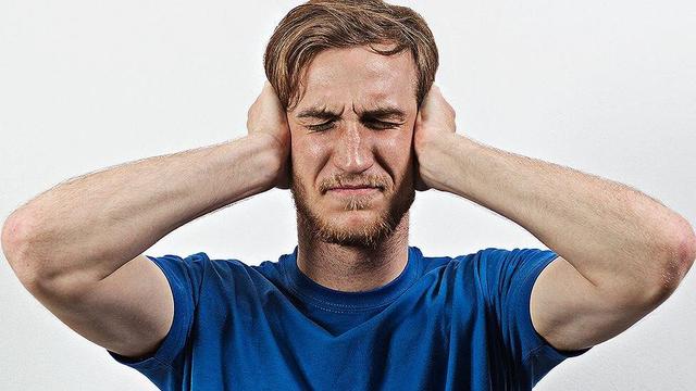 «کرم گوش»‌ چیست؟ / راه‌های مقابله با یک پدیده رایج