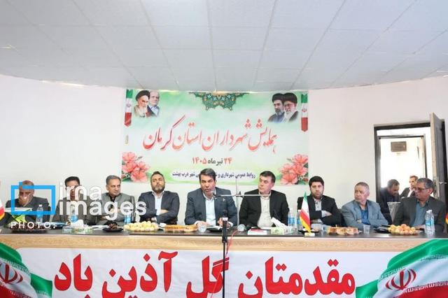 استاندار کرمان: شهرداری‌ها به سمت سرمایه‌گذاری‌های مولد حرکت کنند