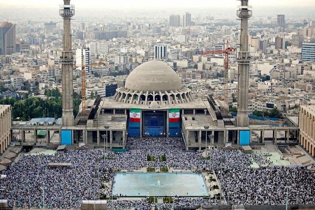 شعار علیه رئیس‌جمهور در مصلی تهران +ویدیو