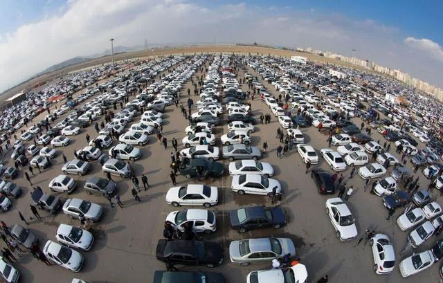 تغییر عجیب مسیر قیمت خودرو در بازار/ این خودرو ۱۱۰ میلیون تومان ارزان شد + جدول