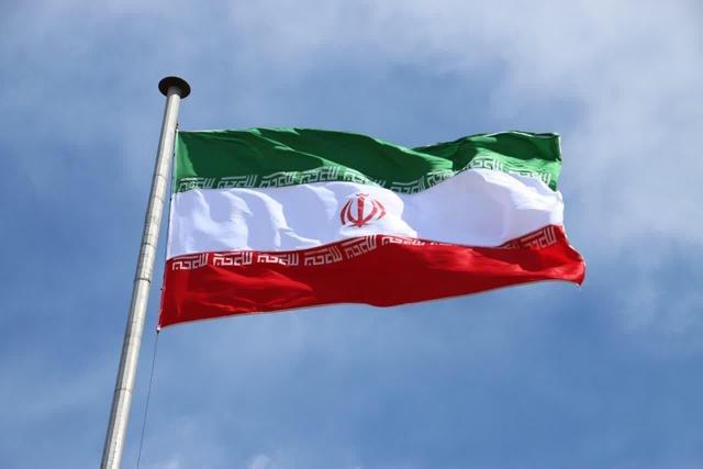 ببینید | خبرنگار آمریکایی: امروز ۷.۵ میلیارد نفر در جهان از ایران حمایت می‌کنند