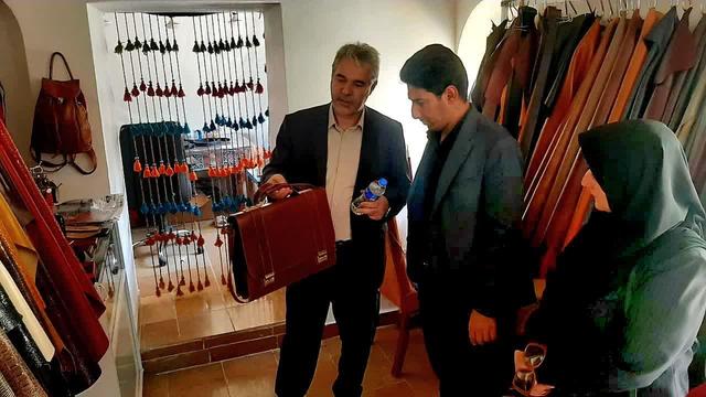 بازدید سرپرست معاونت صنایع‌دستی از کارگاه‌هایی صنایع‌دستی استان مرکزی/ تکریم گنجینه‌های زنده صنایع‌دستی
