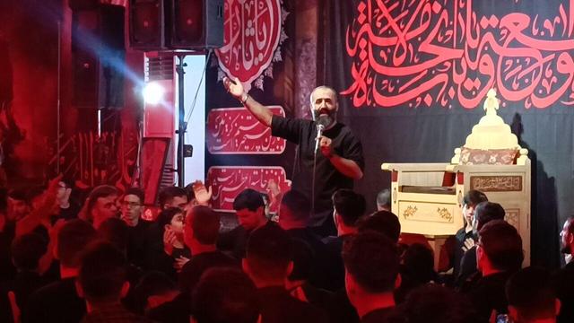 فیلم | آیین بزرگداشت «رهبر شهید» با مرثیه‌سرایی جواد مقدم در کرمانشاه