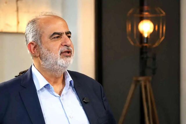 هشدار صریح حسام‌الدین آشنا: نفوذی‌ها را جدی بگیرید