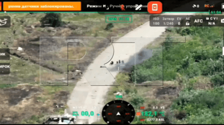 Ukrainian FPV drone hits civilians evacuating Konstantinovka (VIDEO)