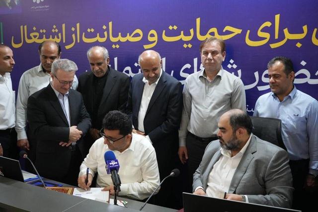 چهارتفاهمنامه با حضور وزیر کار برای توسعه اشتغال و حمایت از تولید در استان بوشهر امضا شد