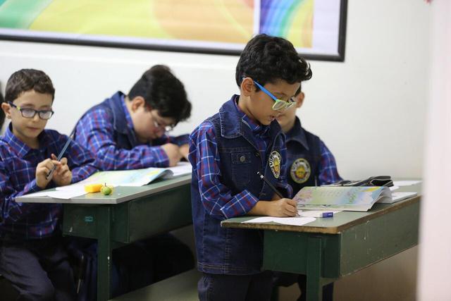 اعتراف صریح وزیر: در مقطعی مدرسه دولتی را تضعیف کردیم