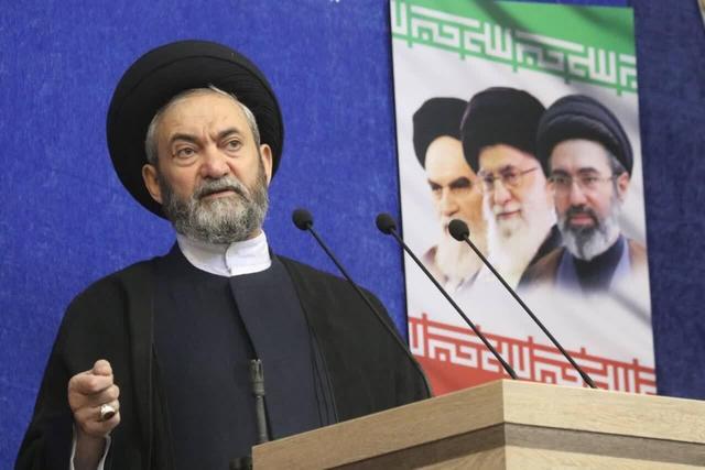 امام جمعه اردبیل: تهدید و عقب نشینی های ترامپ نشانه ترس آمریکا و اقتدار ایران است