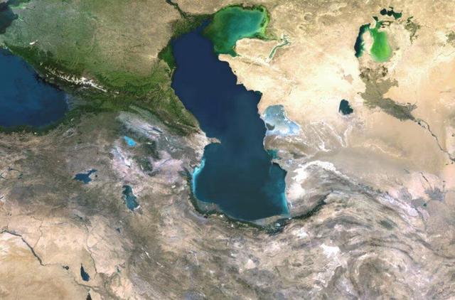 روزنامه شهرداری: بستن تنگه هرمز کافی نیست؛ باید با ناامن کردن منطقه خزر راه نفت اسرائیل را در منطقه قفقاز و جمهوری آذربایجان بست