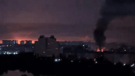 Several waves of missiles hit Kiev – reports (VIDEOS)