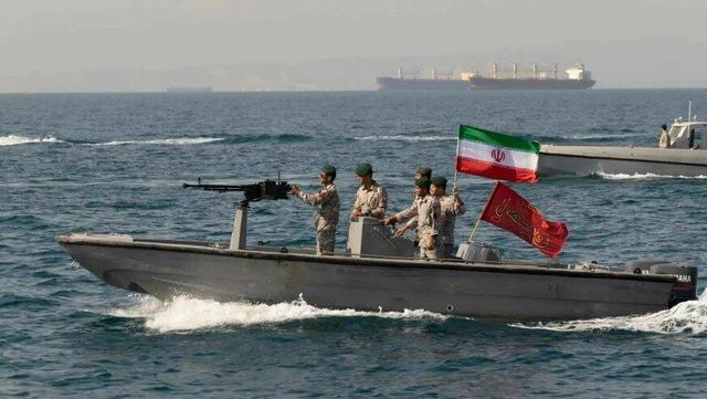 ایده تازه ایران برای بازگشایی تنگه هرمز و لغو تحریمها؛ امارات برخلاف عربستان خواستار اقدام نظامی آمریکاست