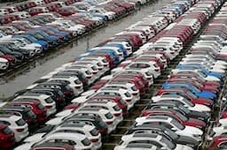 قیمت خودروهای وارداتی امروز یکشنبه ۱۹ مرداد ۱۴۰۴ / بازار خارجی ها بازهم ریخت! + جدول