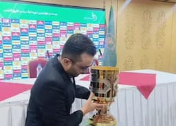 ببینید | رونمایی از سوپرجام در نشست خبری پیش از دیدار تراکتور و استقلال