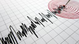 ببینید | فرو ریختن یک ساختمان در پی زلزله ۶/۲ ریشتری در ترکیه